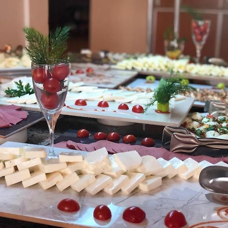 Sky Star Hotel غومْبيت المظهر الخارجي الصورة